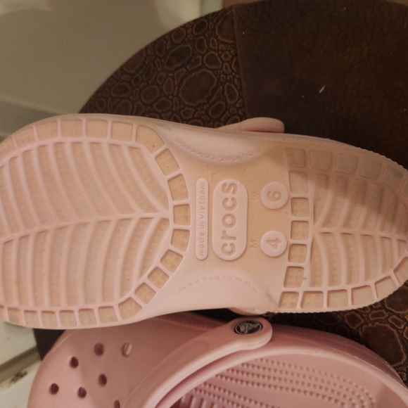 Womens pink crocs - Picture 3 of 5